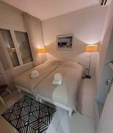 Renovated Centre Banane Balcon Apartment