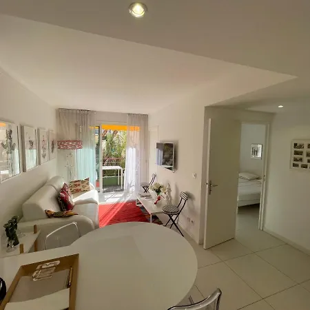 Apartment Renovated Centre Banane Balcon