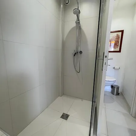 Apartment Renovated Centre Banane Balcon